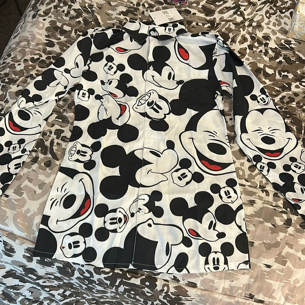 Long sleeve button-down Mickey shirt